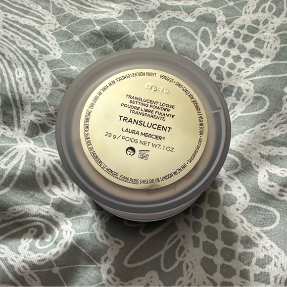 Laura Mercier translucent loose setting powder NIB - Picture 2 of 10